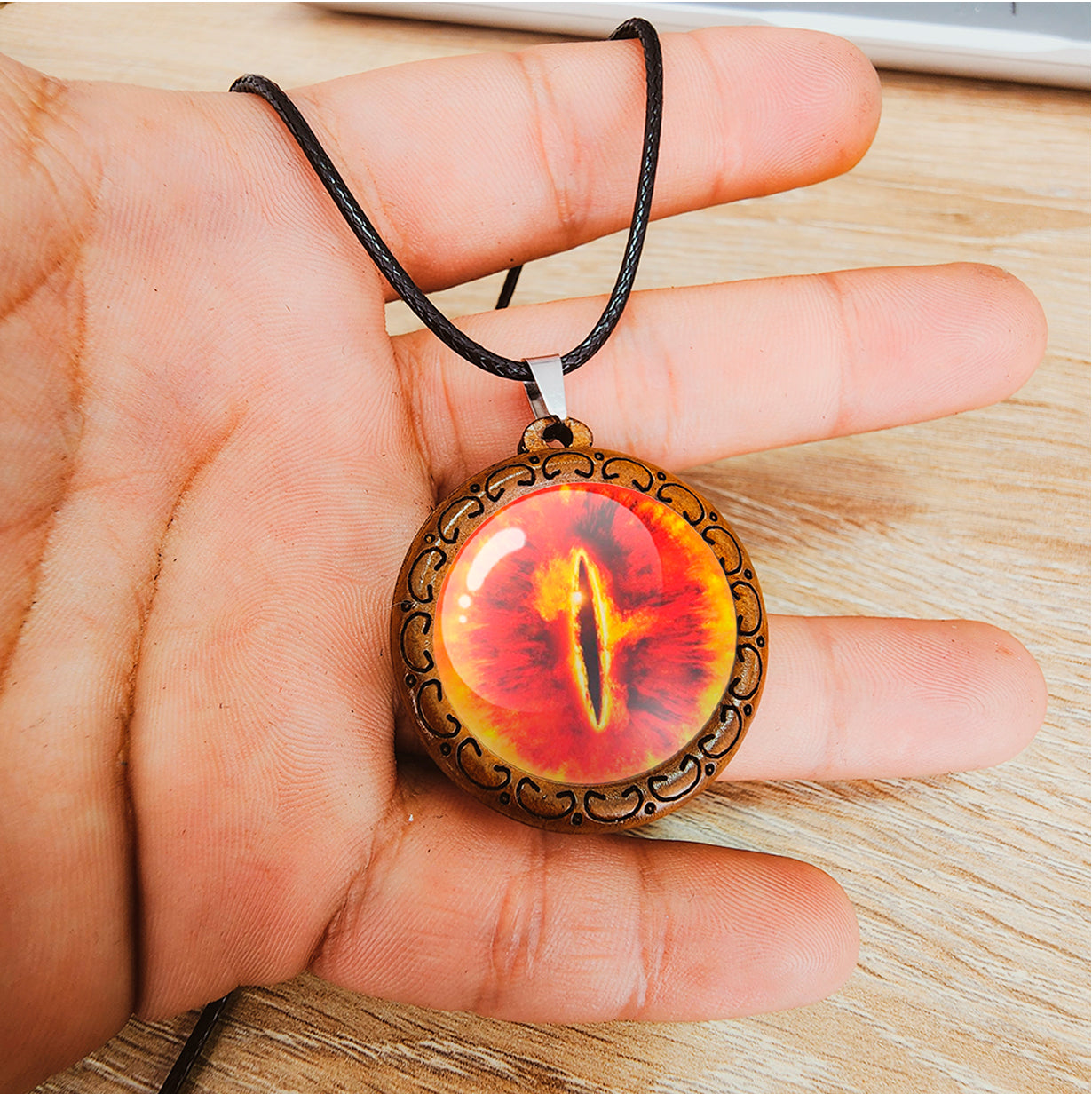 Collar Ojo de Sauron – Estilo El Señor de los Anillos (Vintage)
