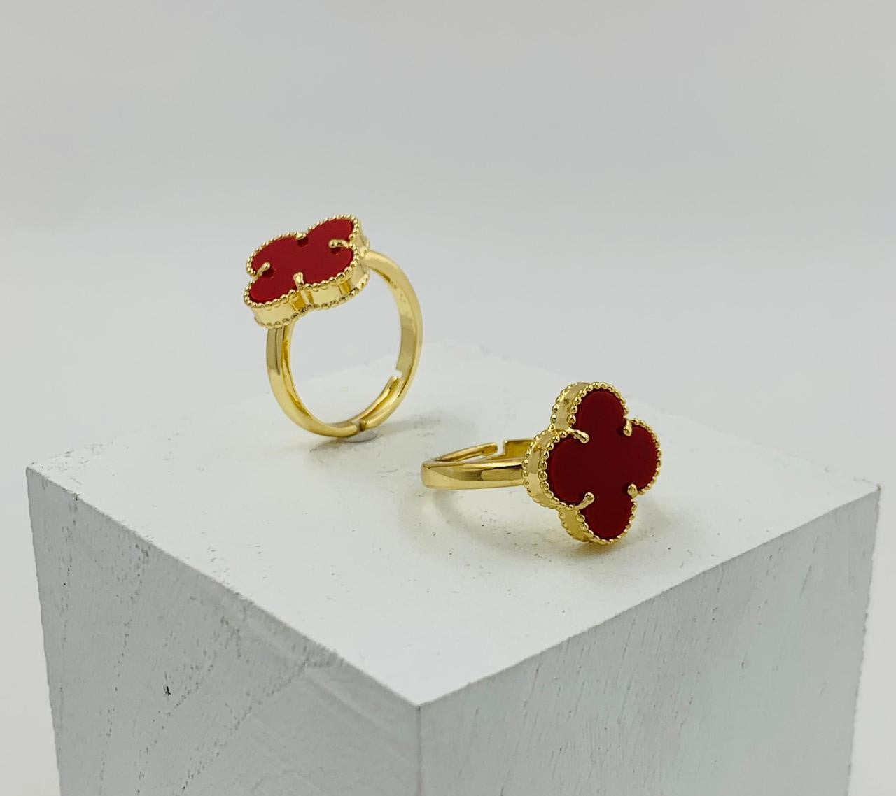 Anillo Estilo Van Cleef en Rodio – Acabado Premium Brillante