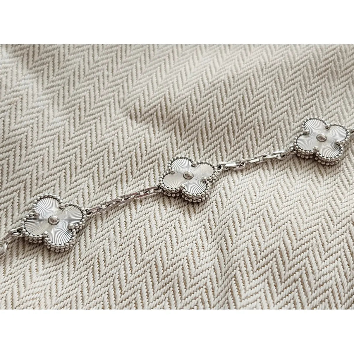 Pulsera Trébol Trebol Van Cleef con Caja de Regalo